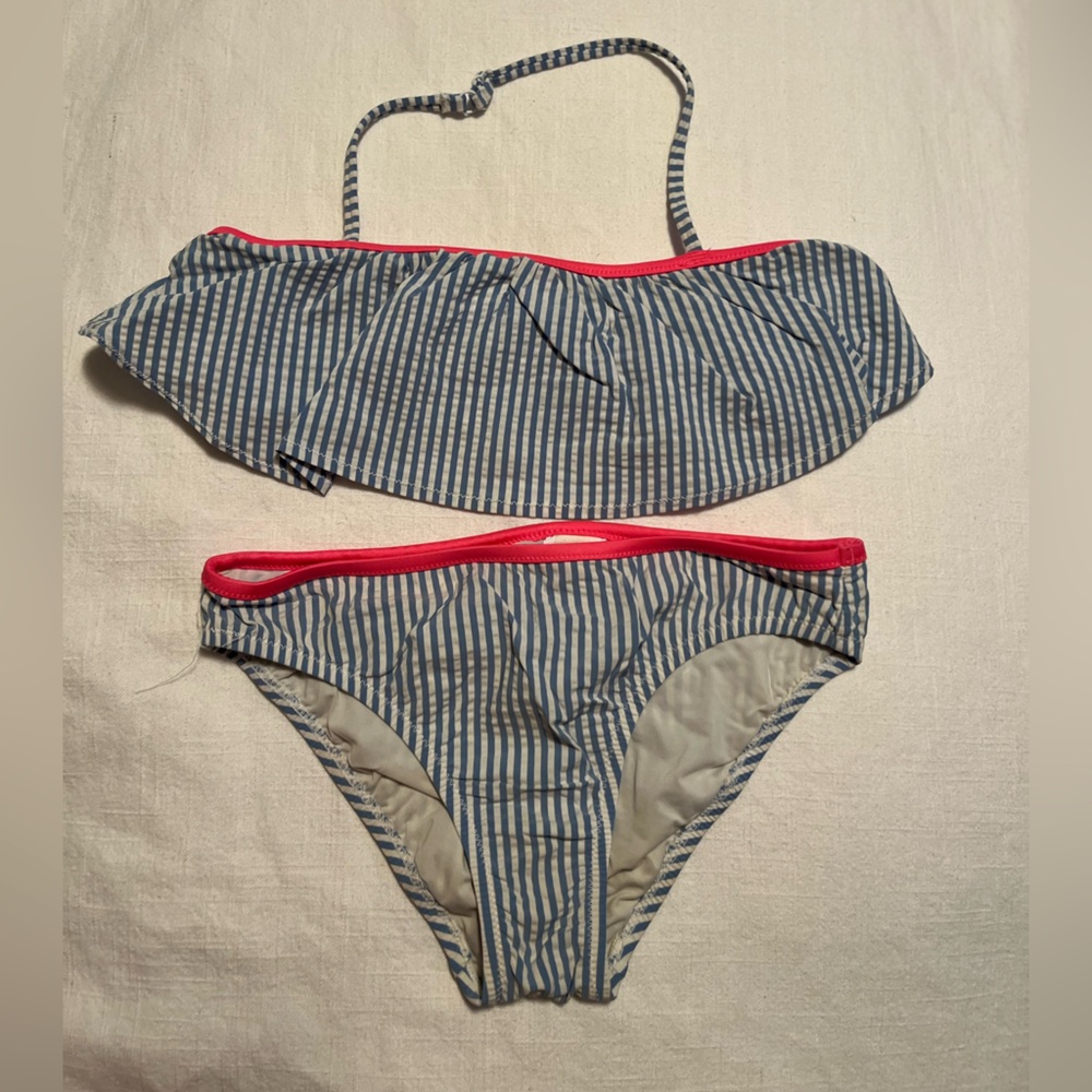 Crewcuts girls seersucker bikini with ruffle top 🏝️
Size 10
